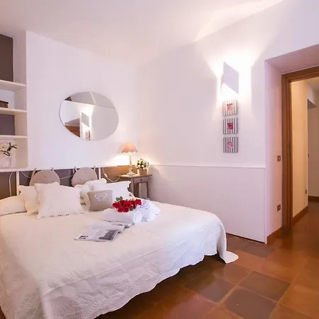 San Siro Sleeps 6