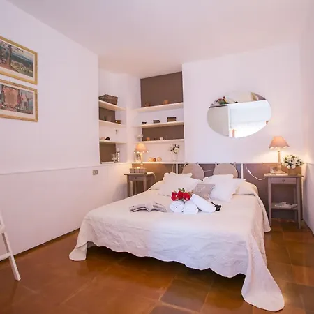 San Siro Sleeps 6