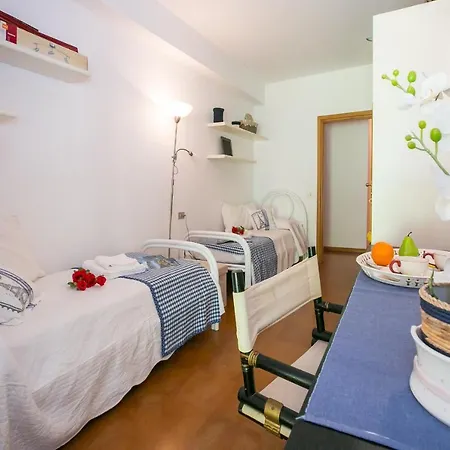 Lägenhet San Siro Sleeps 6 *